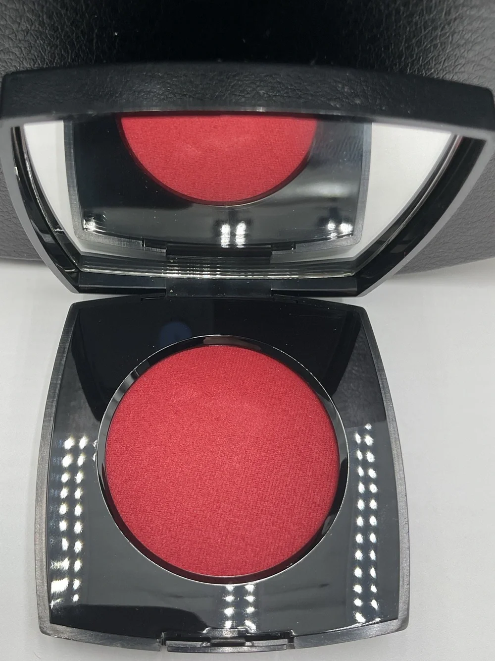 Chanel Joues Contraste Intense Cream-to-Powder Blush in Grenat Profond - BNWOB